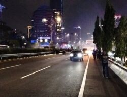 Konflik Polisi vs Pendemo di Tol Dalam Kota: Gas Air Mata Terlibat