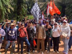 Pasal 33 UUD 1945 Digaungkan Warga Desa Teluk Bayur: Analisis Aksi Duduki Lahan