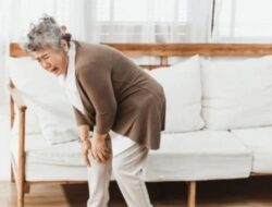 Penyebab dan Faktor Risiko Osteoporosis: Kenali dan Lindungi Tulang Anda